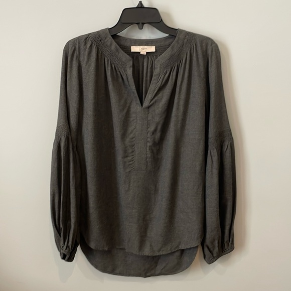LOFT Women’s Charcoal Gray Smocked V-Neck Flannel Feel Blouse Size XS - Picture 1 of 11